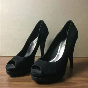 Steve Madden black size 7 1/2 suede heels 4 in